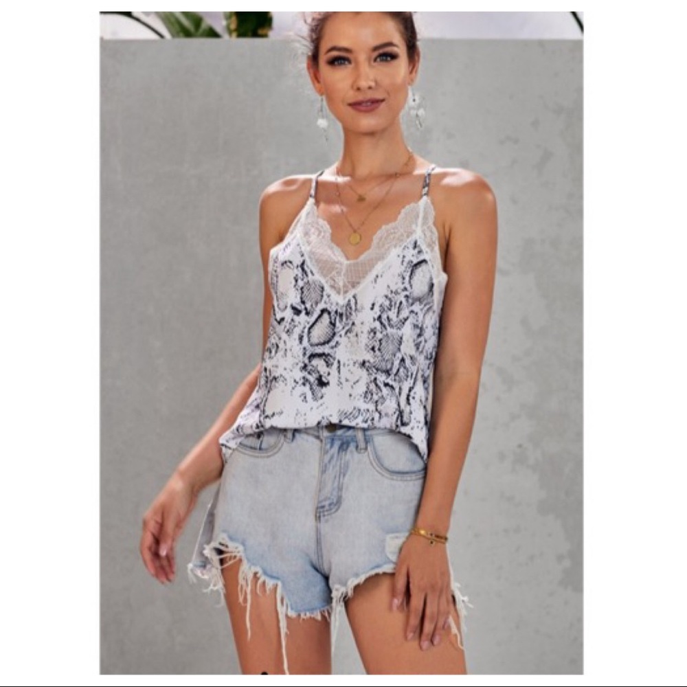 BEAUTIFUL CHIC LACE CAMI TANK - Picture 3 of 10